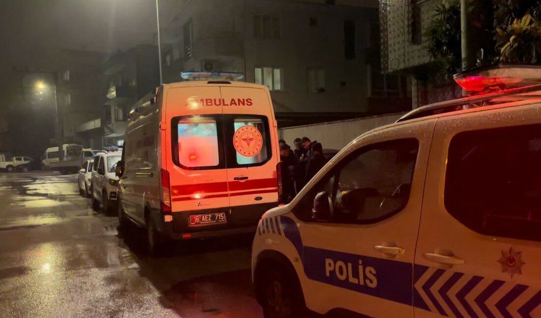 ARKADAŞIYLA TARTIŞTI, CAMA ATTIĞI YUMRUK BİLEĞİNİ KESTİ