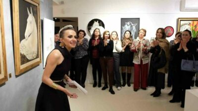 Bursalı sanatçı Özgül Ercan Dengin, atları konu edindiği kişisel resim