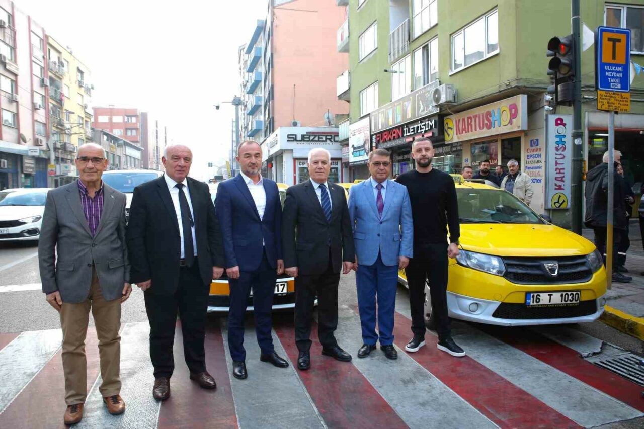 BURSA BÜYÜKŞEHİR BELEDİYE BAŞKANI MUSTAFA BOZBEY, ULUYOL’DAKİ TAKSİCİ ESNAFIYLA BİR