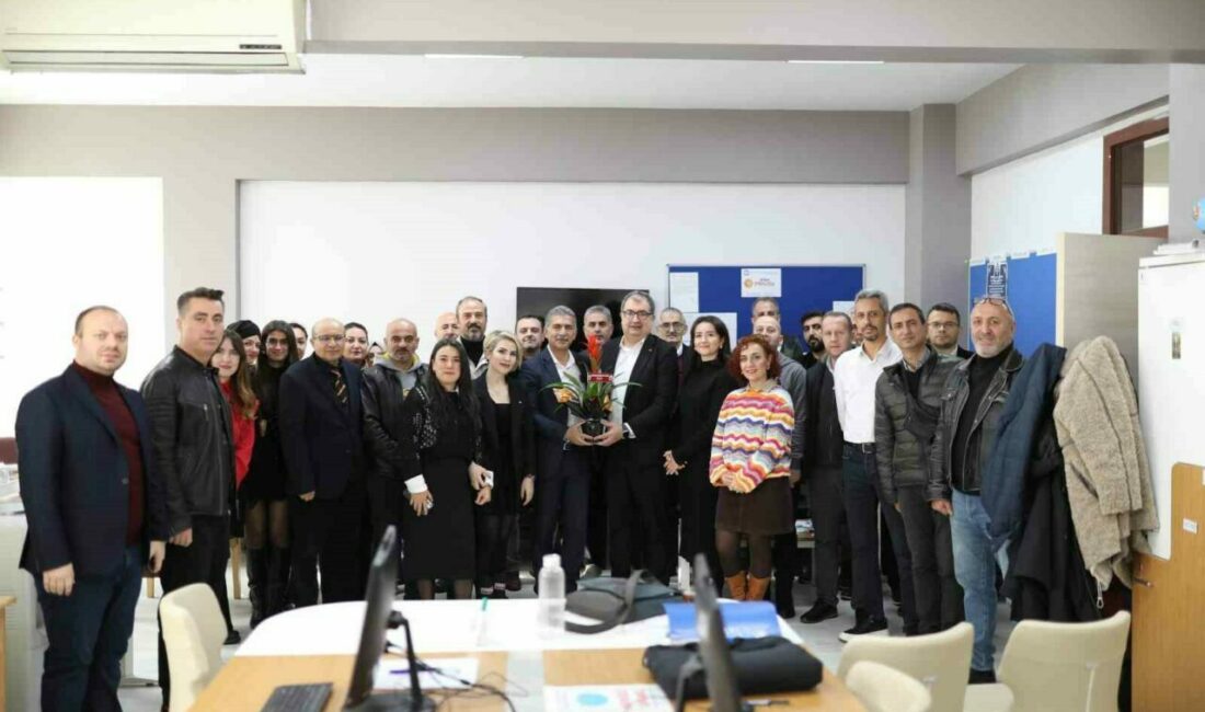 Başkan Deviren öğretmenleri unutmadı Gemlik Belediye Başkanı Şükrü Deviren, 24 Kasım Öğretmenler Günü dolayısıyla