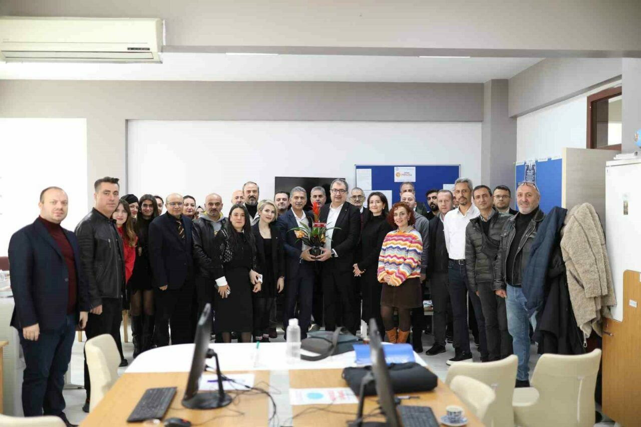 Gemlik Belediye Başkanı Şükrü Deviren, 24 Kasım Öğretmenler Günü dolayısıyla