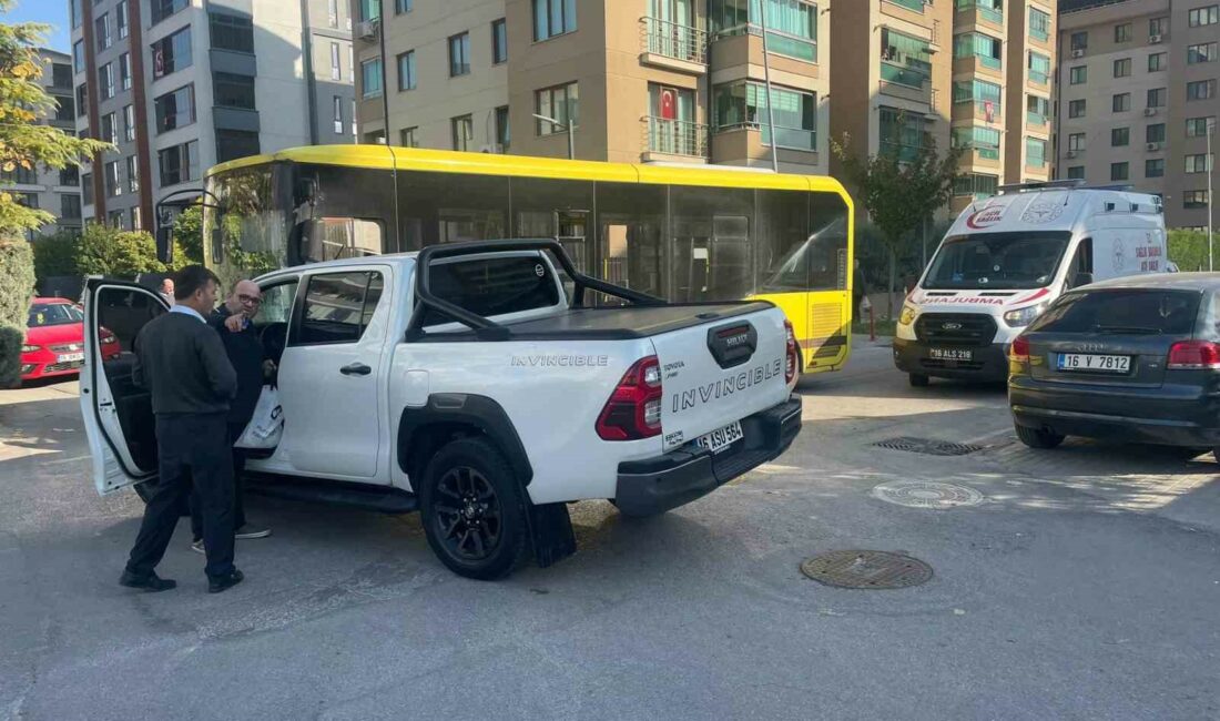 Belediye otobüsü kamyonetle çarpıştı : 1 yolcu yaralandı BELEDİYE OTOBÜSÜ KAMYONETLE ÇARPIŞTI : 1 YOLCU YARALANDI