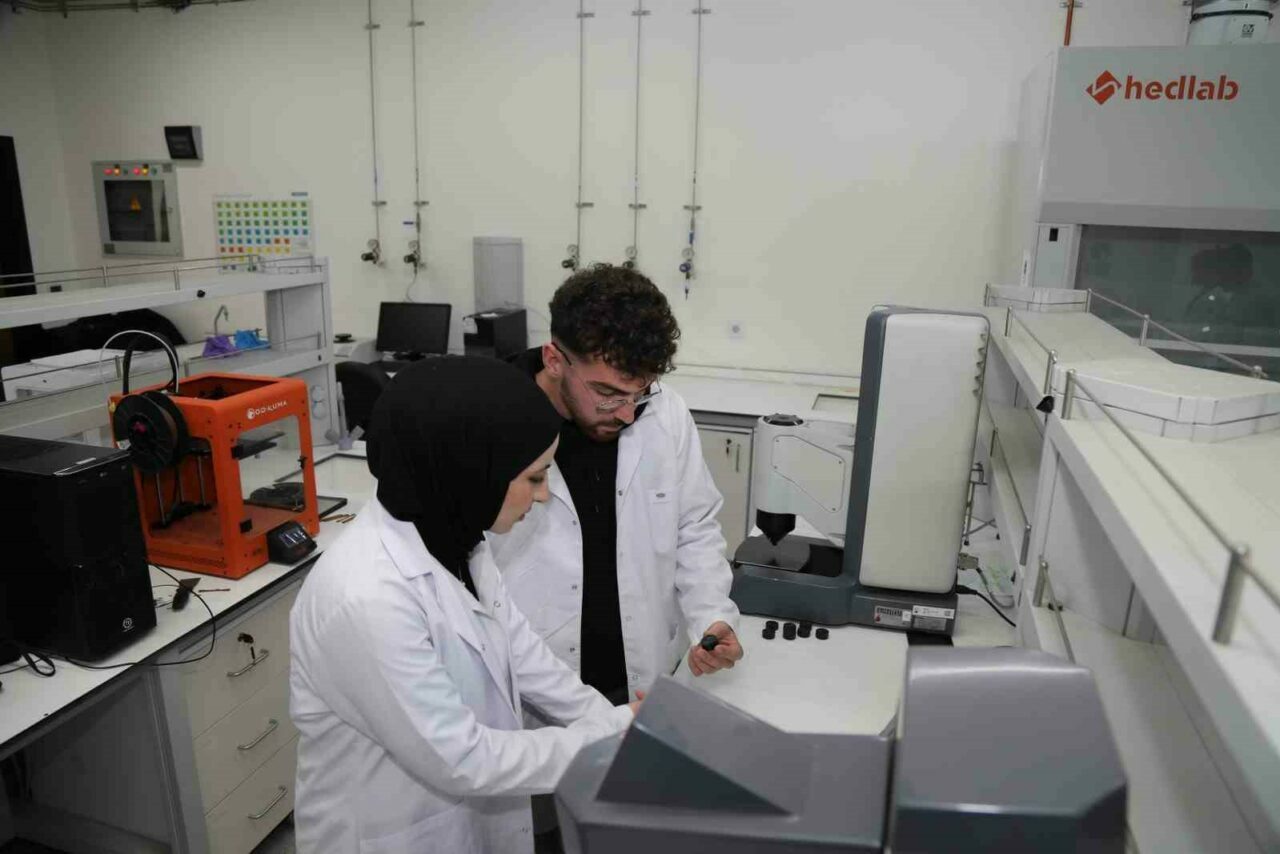 BTÜ öğrencileri TUSAŞ için üretecek Bursa Teknik Üniversitesi (BTÜ) öğrencileri, TUSAŞ uçakları için alternatif malzeme