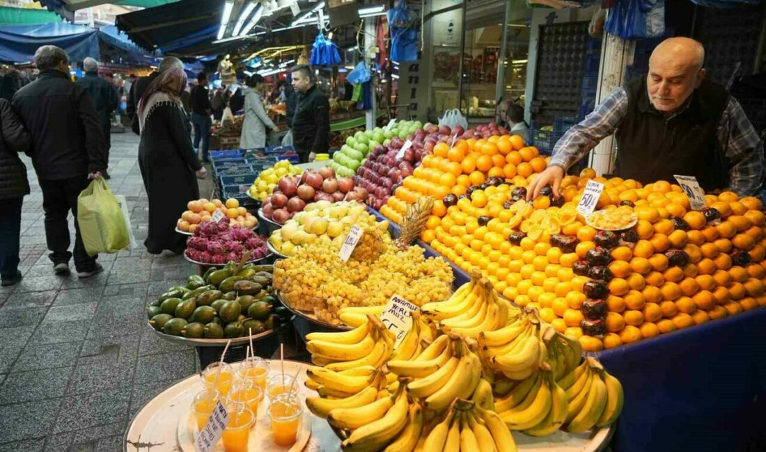 Soğuk kış günlerinin vitamin deposu mandalina ve portakal, tezgahlardaki yerini