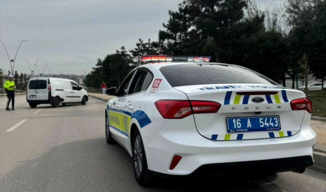 Bursa Emniyet Müdürlüğü 1 haftalık bilançoyu açıkladı: 8 bin 124 araç sürücüsüne idari ceza kesildi BURSA EMNİYET MÜDÜRLÜĞÜ TRAFİK ŞUBE DENETLEME MÜDÜRLÜĞÜ EKİPLERİNCE KAZALARIN ÖNÜNE