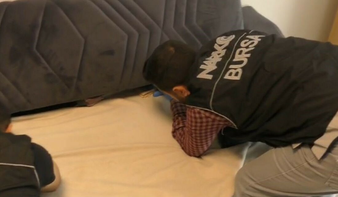 Bursa merkezli 5 ilde büyük uyuşturucu operasyonu BURSA MERKEZLİ 5 İLDE DÜZENLENEN NARKOTİK OPERASYONUNDA 20 KİLO UYUŞTURUCU