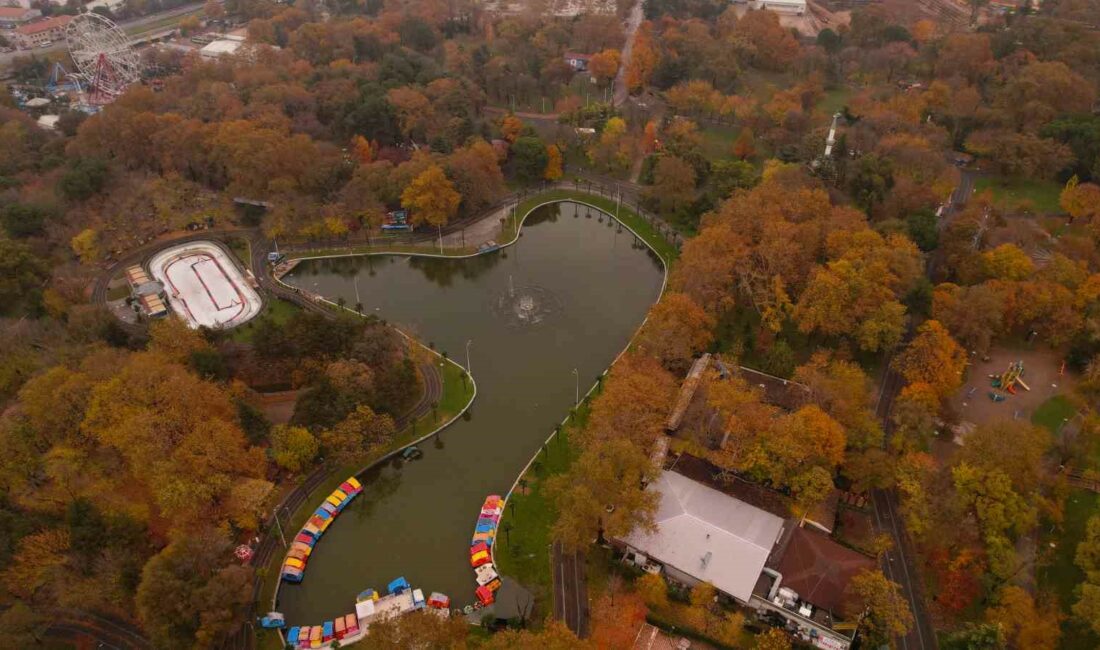 BURSA’DA KENTİN KALBİNDE YER ALAN REŞAT OYAL KÜLTÜRPARKI SONBAHARDA GÖRSEL