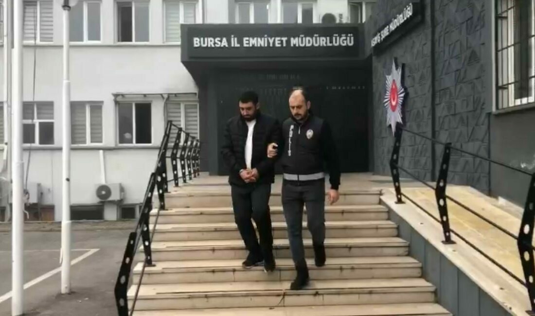 Bursa’da 15 yıl kesinleşmiş hapis cezasıyla aranan 2 şüpheli yakalandı Bursa Asayiş Şube Müdürlüğü İnfaz Büro Amirliği ekipleri, çeşitli suçlardan