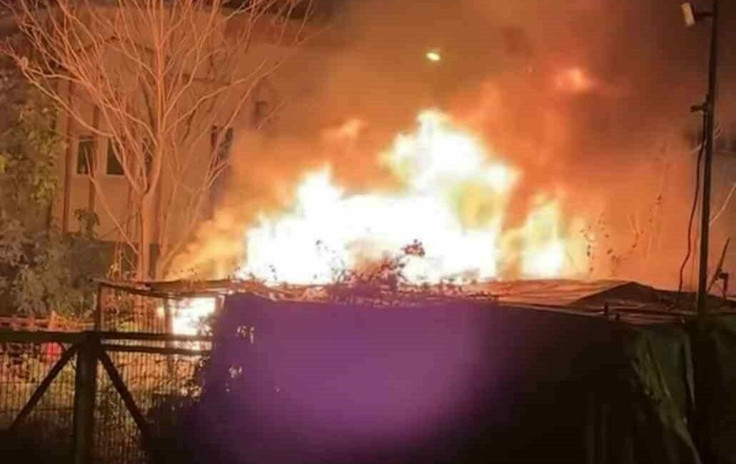 Bursa’da bir depoda çıkan yangın kısa sürede büyüdü. Alevlerin sardığı