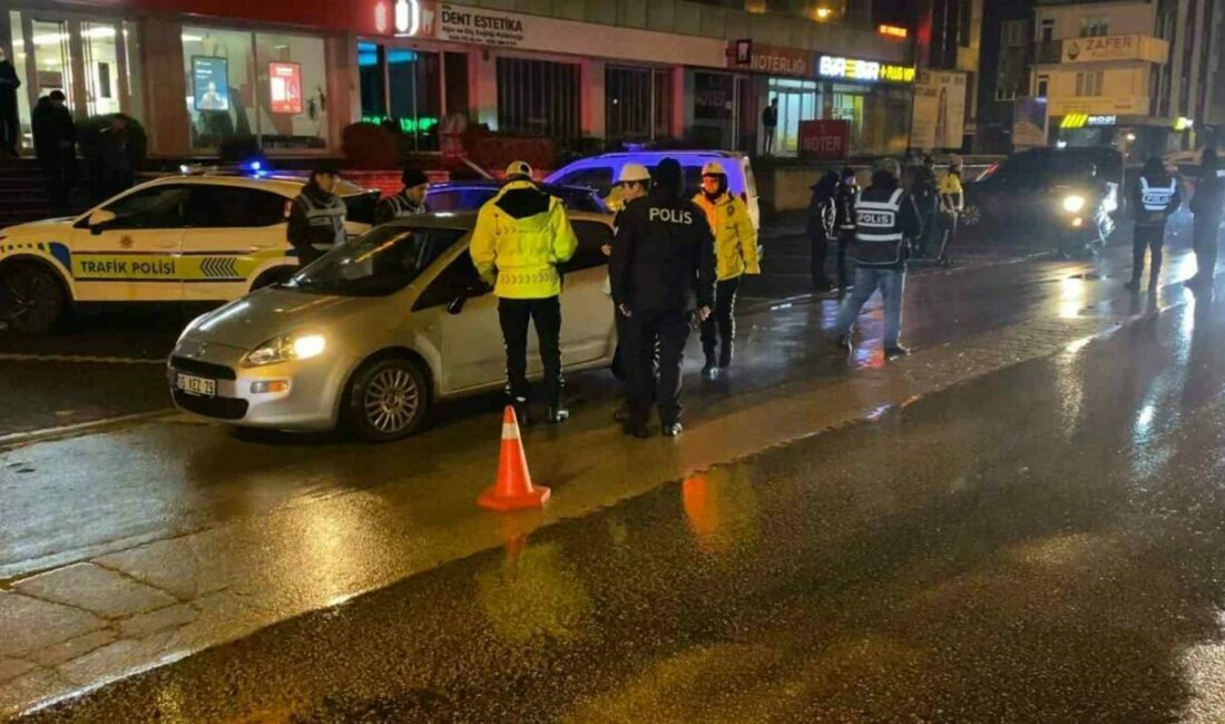 Bursa’da huzur denetimi aralıksız sürüyor Bursa’nın İnegöl ilçesinde Emniyet Müdürlüğü ekipleri ilçe genelinde şüpheli ve