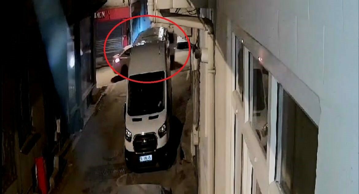 Bursa’da hafif ticari kamyonet ile ana yolda seyreden otomobil çarpıştı.