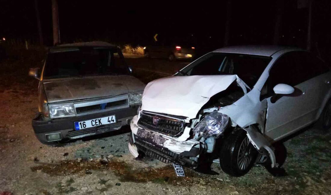 Bursa’da iki otomobil kafa kafaya çarpıştı: 6 yaralı BURSA'NIN İNEGÖL İLÇESİNDE MEYDANA GELEN KAZADA 2 OTOMOBİL ÇARPIŞTI. YAŞANAN
