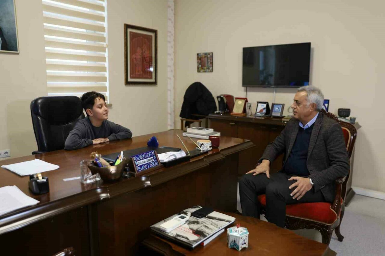 Bursa’da müzeleri bir günlüğüne çocuklar yönetti Bursa Büyükşehir Belediyesi tarafından düzenlenen ‘Museum Takeover Day’ (Müzeyi ele