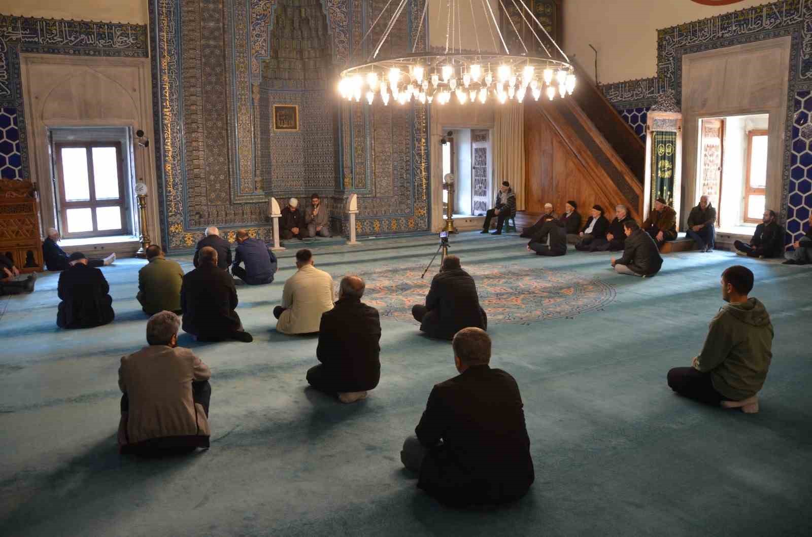 VEFAT EDİP YAKINLARI TARAFINDAN ORGANLARI BAĞIŞLANAN MERHUMLAR İÇİN BURSA’DA MEVLİT