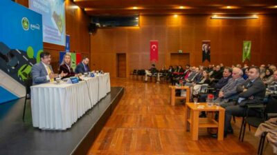 Bursa Kent Konseyi tarafından düzenlenen ‘Yol Kenarı Otoparklar’ konulu panelde,