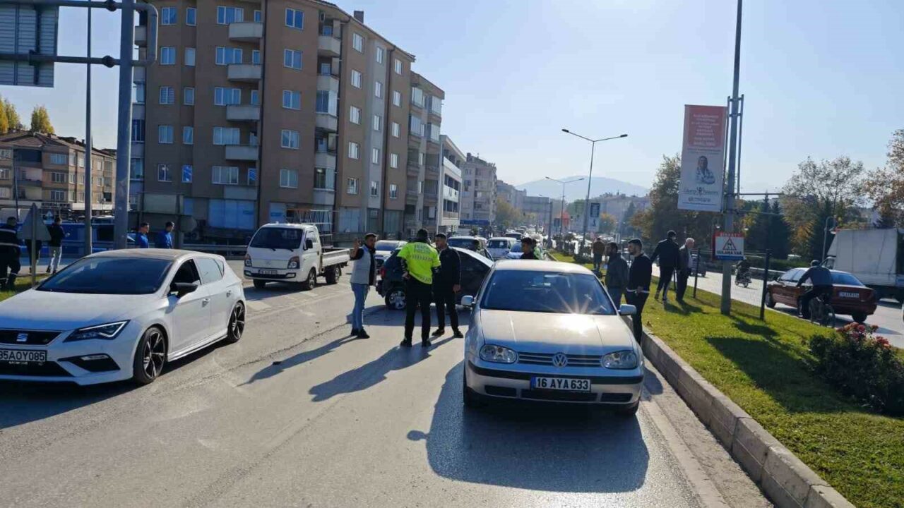 BURSA'DA ZİNCİRLEME KAZA: 2 YARALI