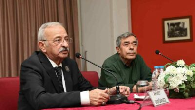 Nilüfer Belediyesi’nin düzenlediği ‘Bursa’nın Değerleri’ söyleşisine konuk olan Ahmet Erdönmez,