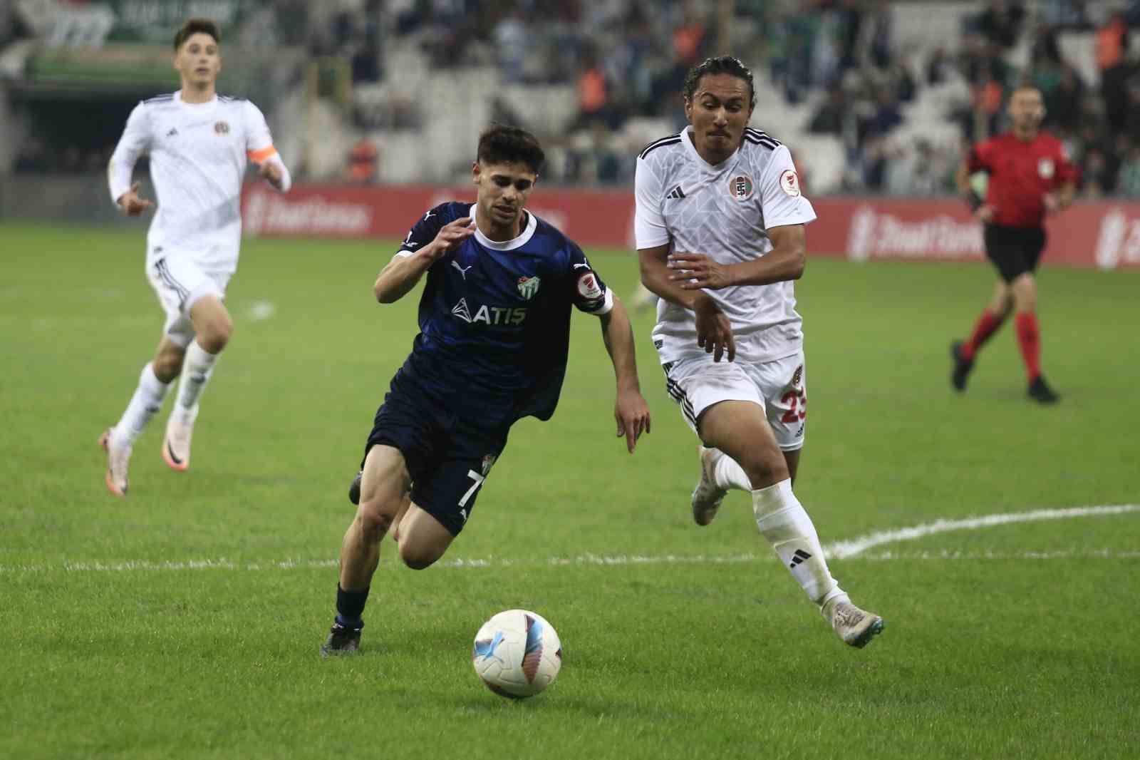 TFF 1. LİG EKİPLERİNDEN BURSASPOR, SEZON BAŞINDAN İTİBAREN ÇIKTIĞI 11