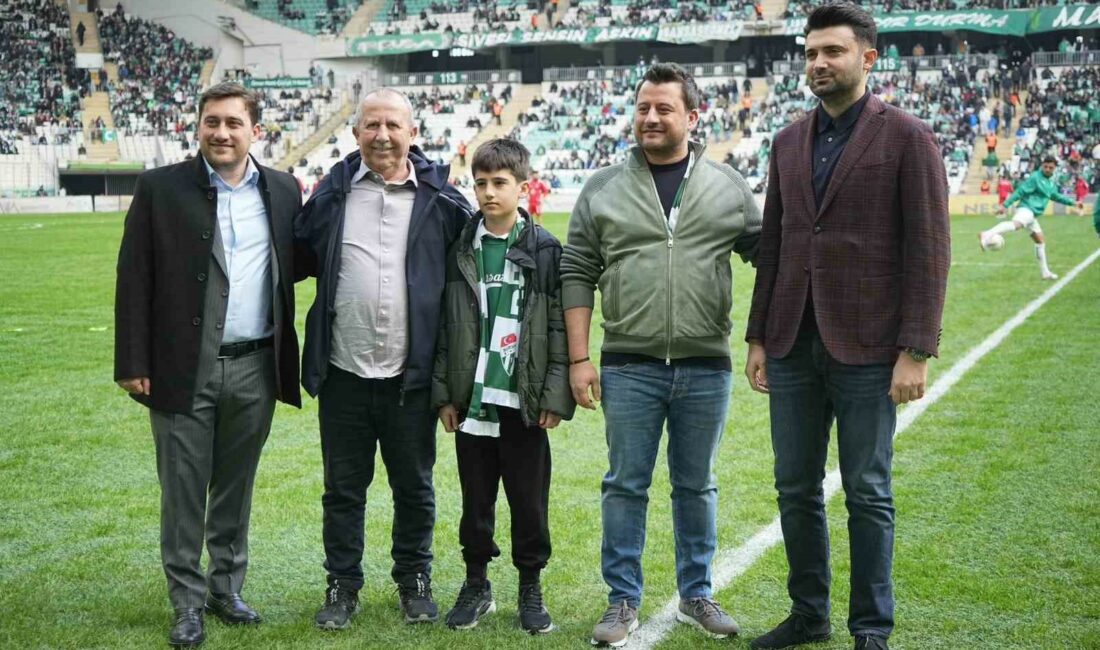 Bursaspor’dan Atış Grup’a teşekkür BURSASPOR'DAN ATIŞ GRUPA TEŞEKKÜR PLAKETİ