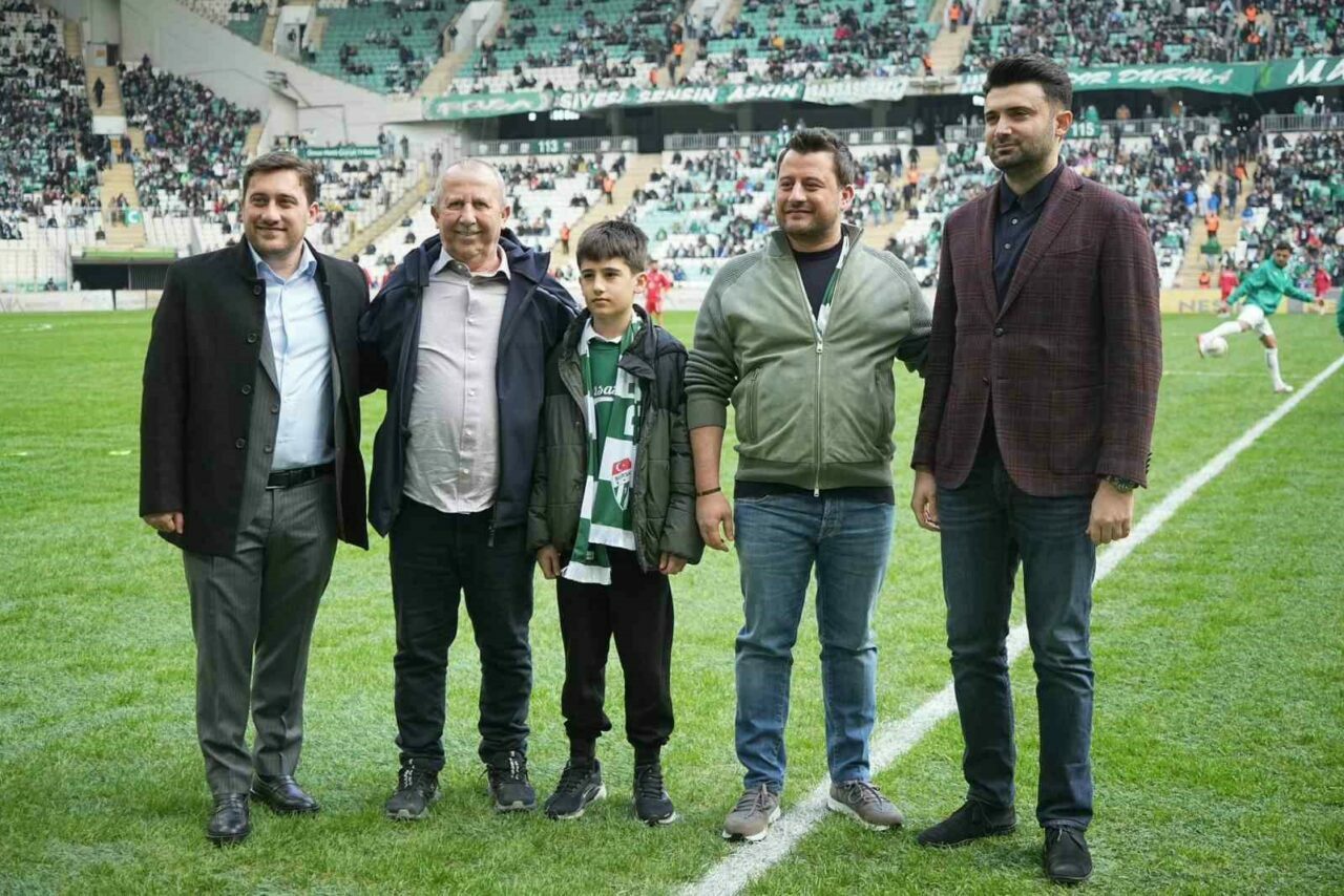 Bursaspor Kulübü Başkanı Enes Çelik, sezon başından itibaren kulübe desteğini