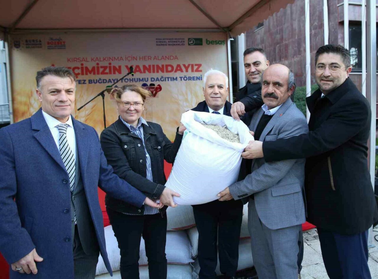 Büyükşehir’den çiftçilere destek Bursa Büyükşehir Belediyesi, kırsal kalkınma hedefleri doğrultusunda Karacabey, Yenişehir, Harmancık