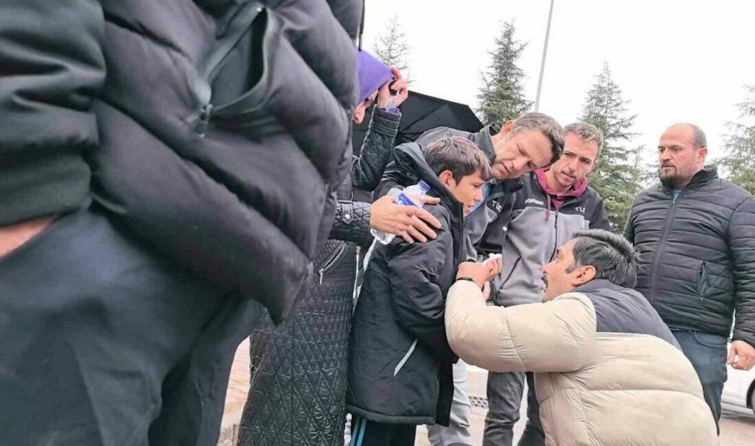 Cip ile otomobil çarpıştı: 1’i çocuk 2 kişi yaralandı Bursa’nın İnegöl ilçesinde cip ile otomobil çarpıştığı kazada 1’i çocuk