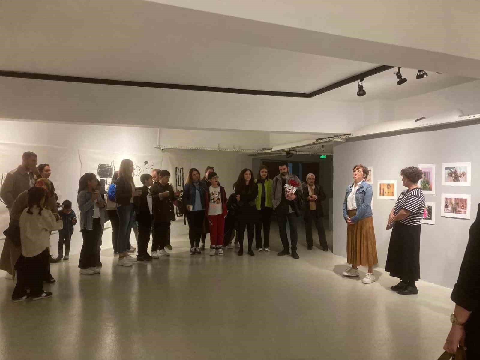 ÇOCUK SANATÇILARIN ESERLERİ TENEFFÜS'TE SERGİLENİYOR