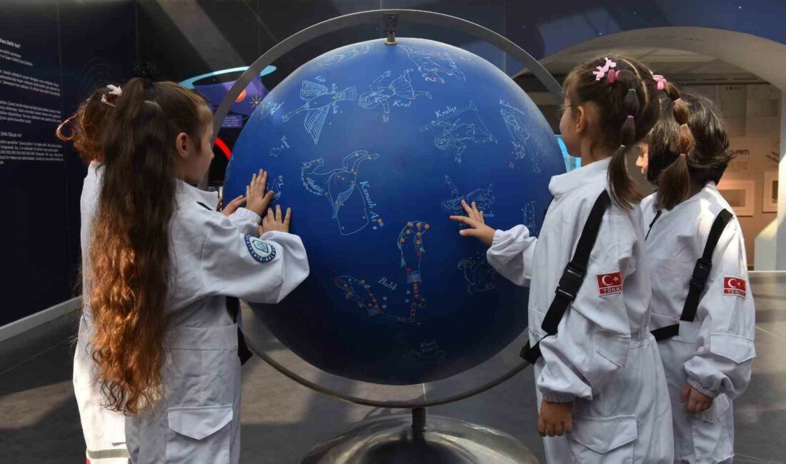 ÇOCUK ÜNİVERSİTESİ İLE YILDIRIMLI MİNİKLER UZAYI KEŞFEDİYOR