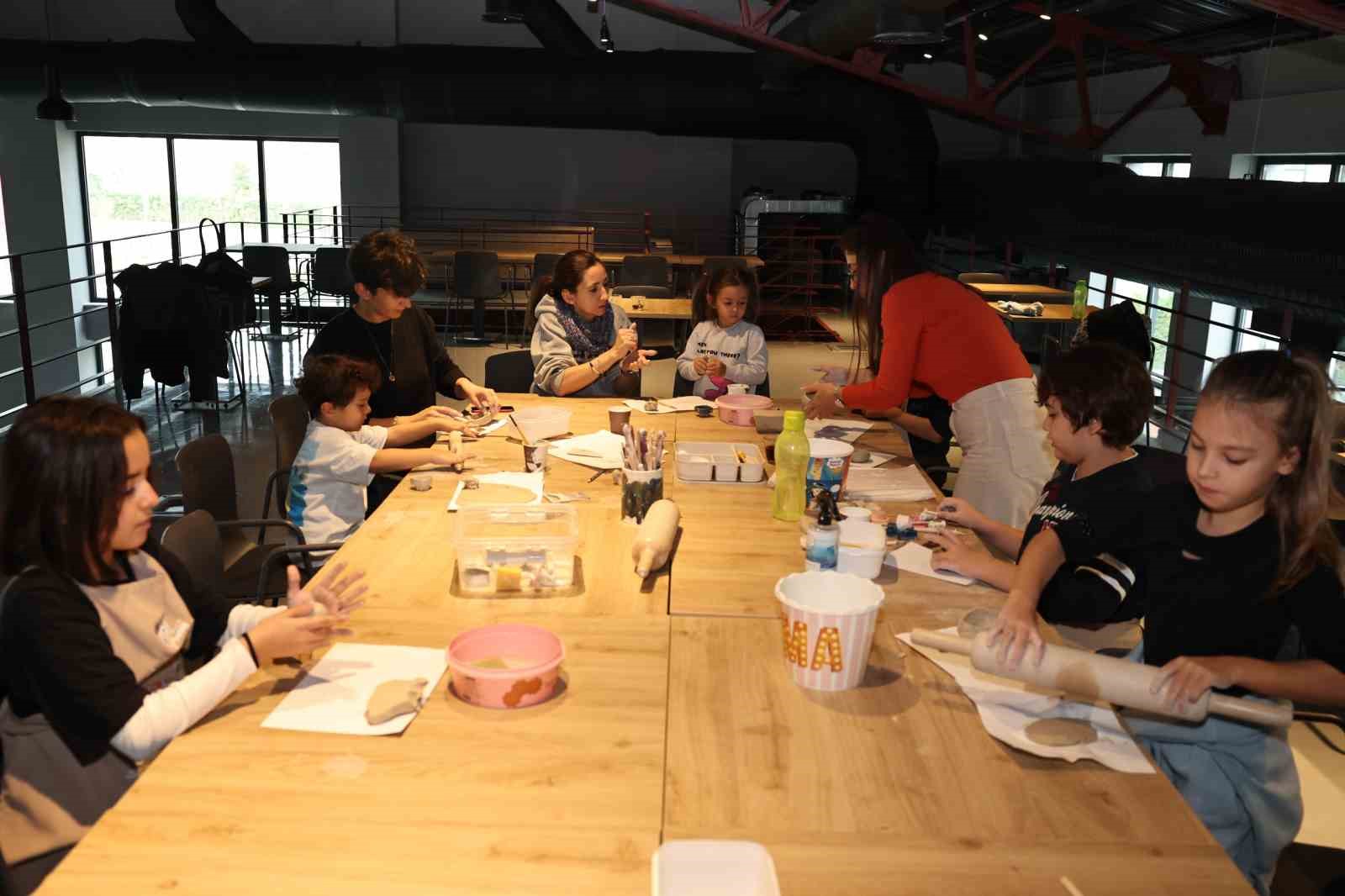 ÇOCUKLAR SERAMİK SANATIYLA TANIŞTI