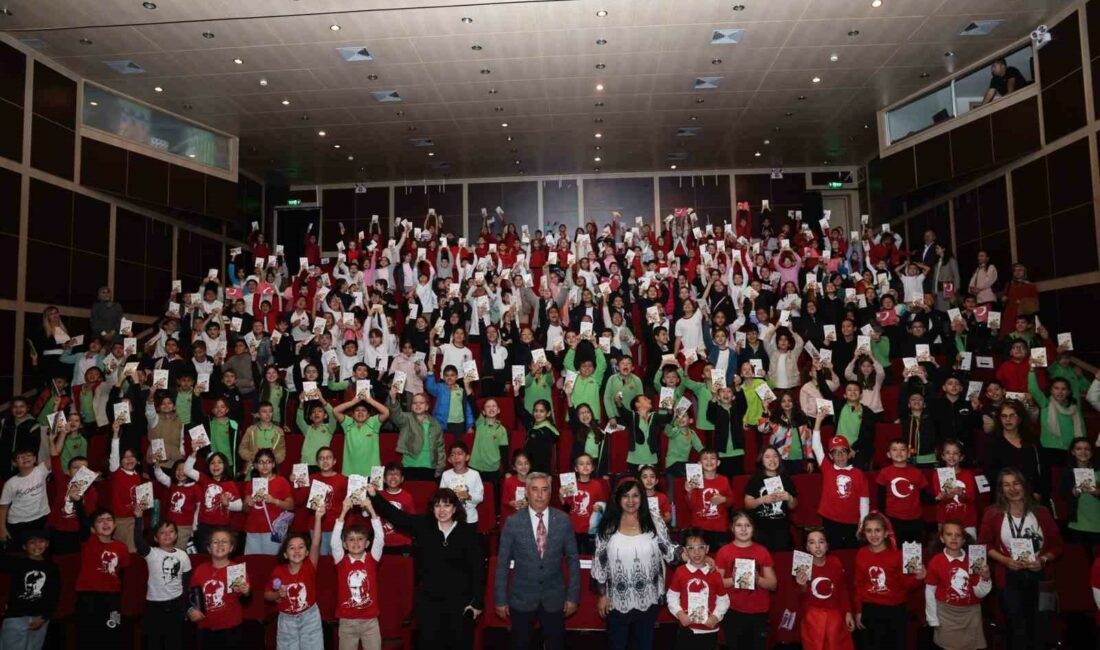 ÇİĞDEM SEZER, "YÜZ YAŞINDA BİR ÇINAR" ADLI KİTABI ÜZERİNDEN İLKOKUL