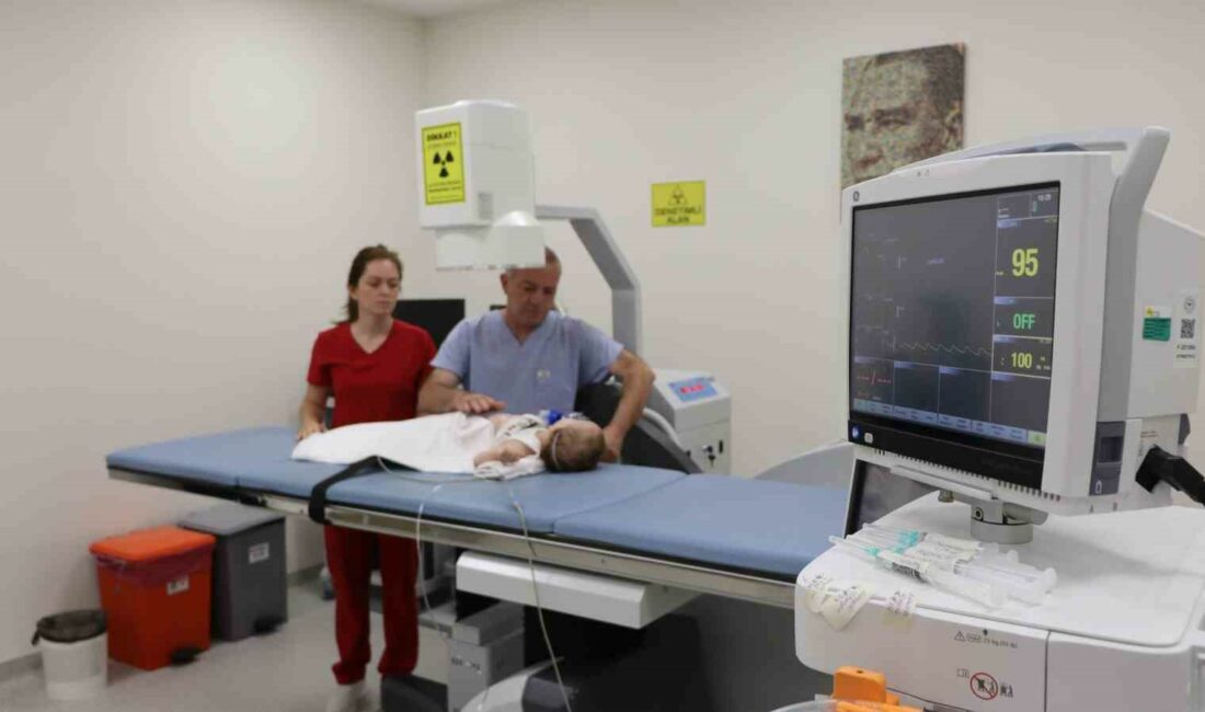 BURSA ŞEHİR HASTANESİ'NDE GÖREVLİ ÜROLOJİ UZMANI DR. UĞUR AKGÜN ÇOCUKLARDA