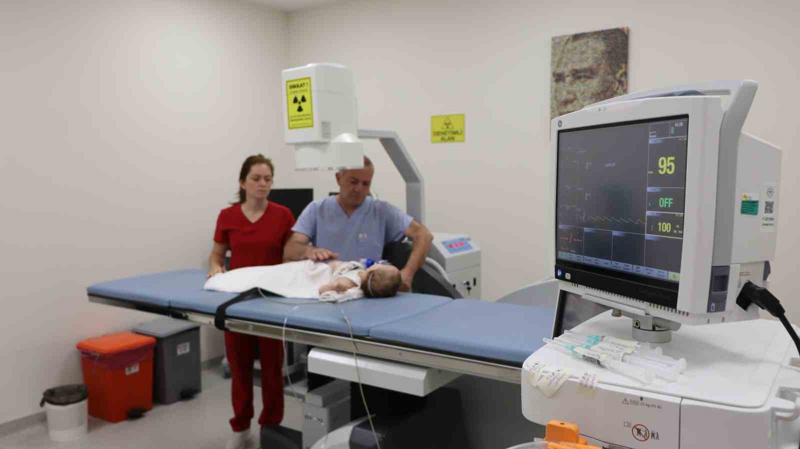 BURSA ŞEHİR HASTANESİ'NDE GÖREVLİ ÜROLOJİ UZMANI DR. UĞUR AKGÜN ÇOCUKLARDA