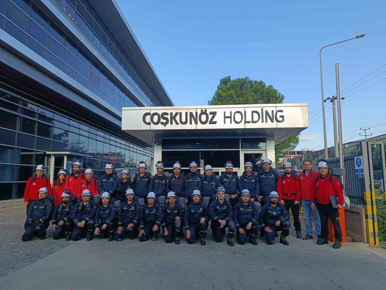 Coşkunöz Arama Kurtarma Ekibi, AFAD’ın düzenlediği akreditasyon sınavını başarıyla tamamlayarak,