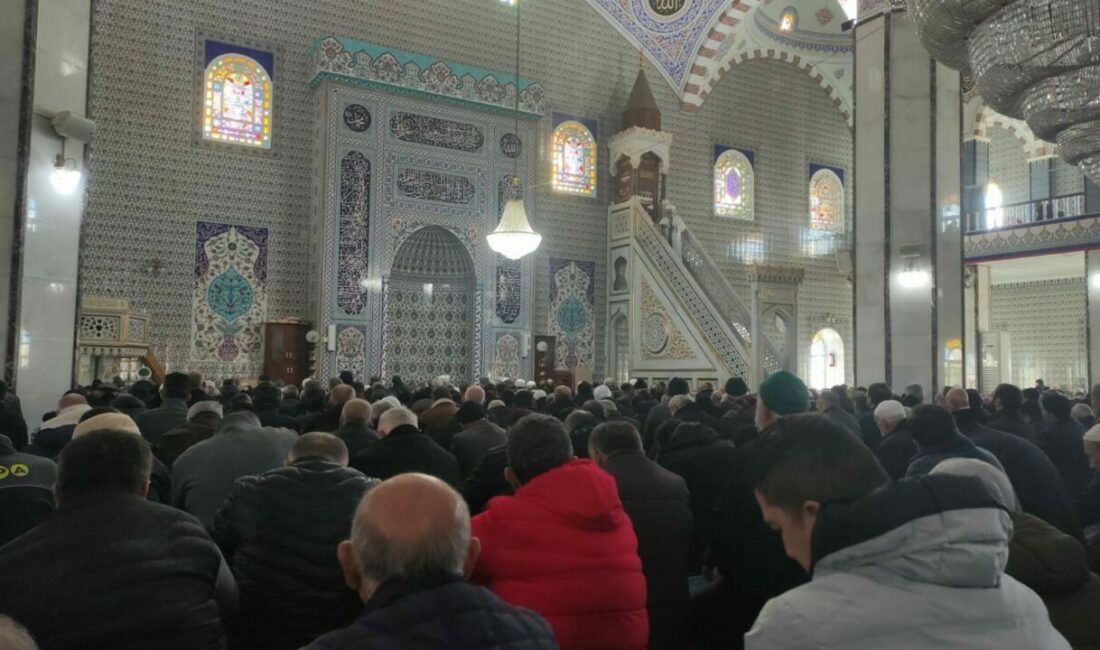 Cuma hutbesinde “kumar” vurgusu: “Kumar, hem oynatan hem de oynayan için maddi ve manevi bir tükeniştir” Diyanet İşleri Başkanlığı’nın bu haftaki cuma hutbesinin konusu “kumar” oldu.
