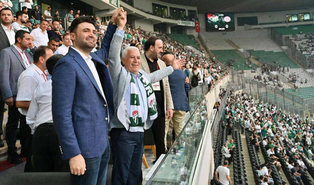Bozbey’den Bursaspor açıklaması: Yönetimi rahat bıraktık Bursa Büyükşehir Belediye Başkanı Mustafa Bozbey, "Bugüne kadar Bursaspor’a maddi destek verenler
