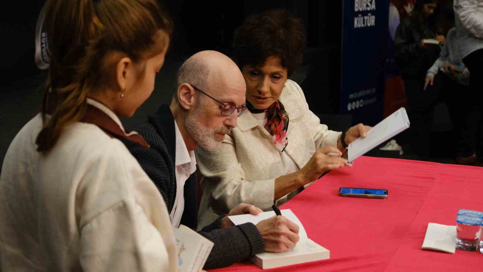 DÜNYACA ÜNLÜ YAZAR, BURSALI ÇOCUKLARLA BULUŞTU