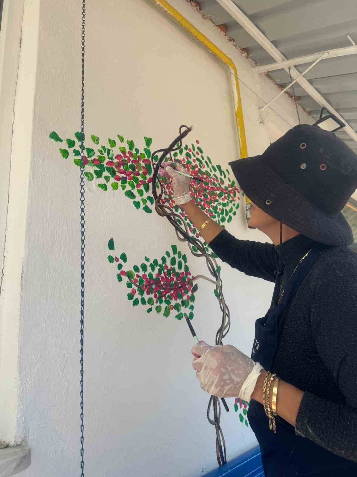 MUDANYA'NIN ULUSLARARASI ÜNE SAHİP RESSAMI NİHAL DALMAZGİL, EL İŞİ YAPITLARI