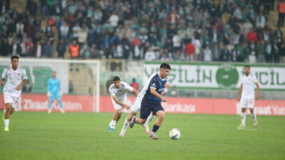 Bursaspor’da genç futbolcu Mehmet Çetin ile profesyonel sözleşme resmen imzalandı.