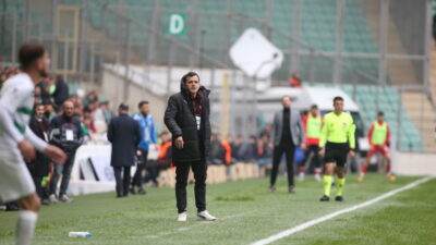 Bulvarspor’u 3-0 yendikten sonra kameraların karşısına geçerek açıklamalarda bulunan Bursaspor
