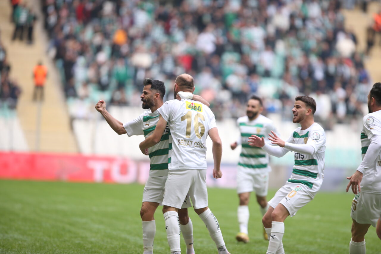 Bursaspor’un tecrübeli futbolcusu İlhan Depe, Kemerkent Bulvarspor maçında gördüğü sarı