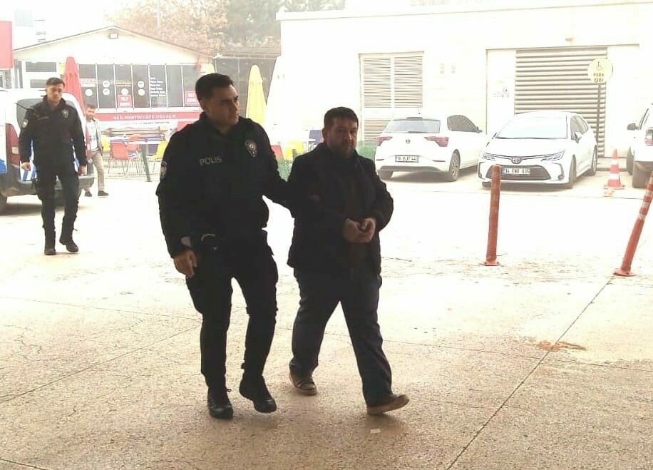 Bursa’nın İnegöl ilçesinde eşini çekiçle ağır yaralayan ve adli kontrol