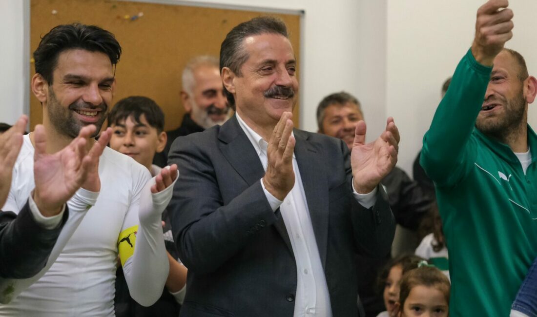 Faruk Çelik’ten Bursaspor yorumu: Gözlerimiz yaşararak izliyoruz Bursaspor Başkanı Enes Çelik’in babası AK Parti Artvin Milletvekili eski