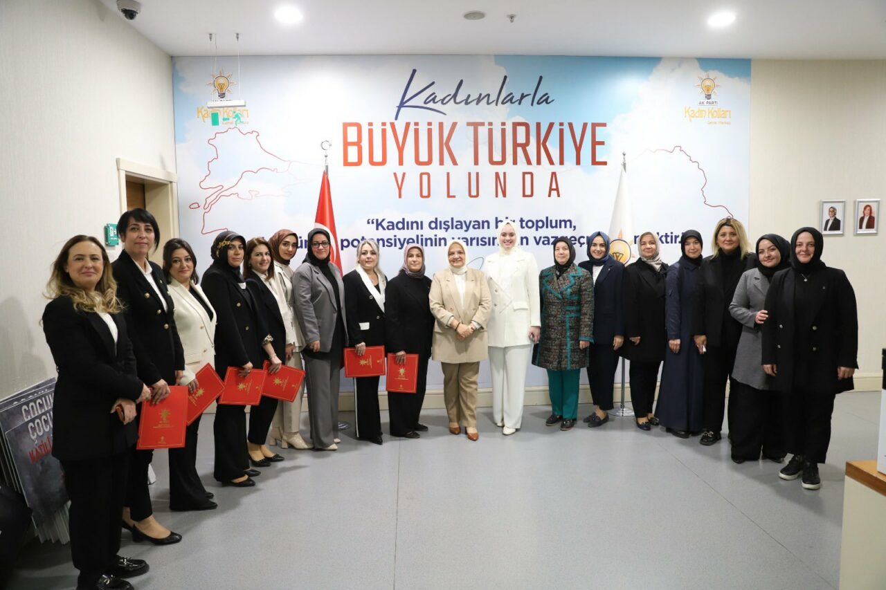 AK Parti Bursa’da 6 ilçenin Kadın Kolları Başkanı değişti.