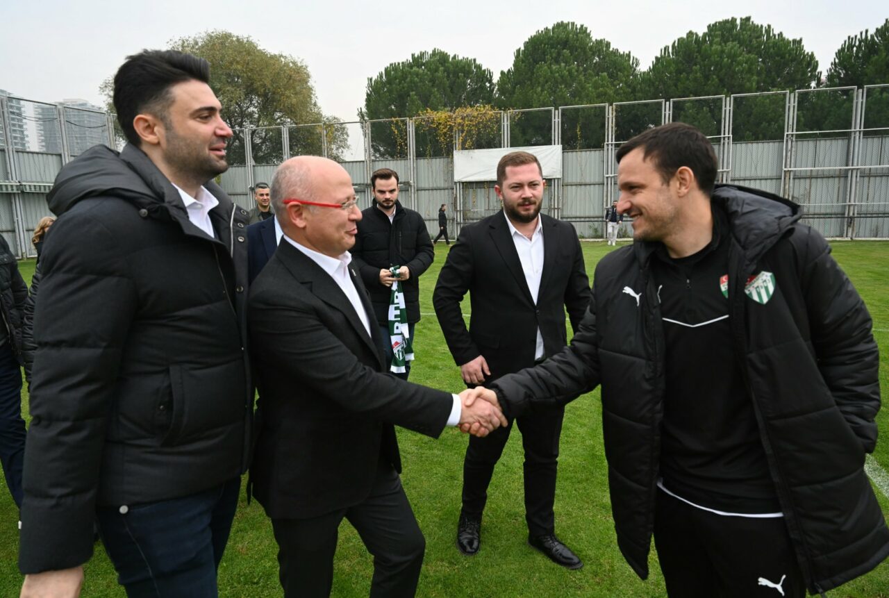 AK Parti Bursa İl Başkanı Davut Gürkan ve yönetimi, Bursaspor