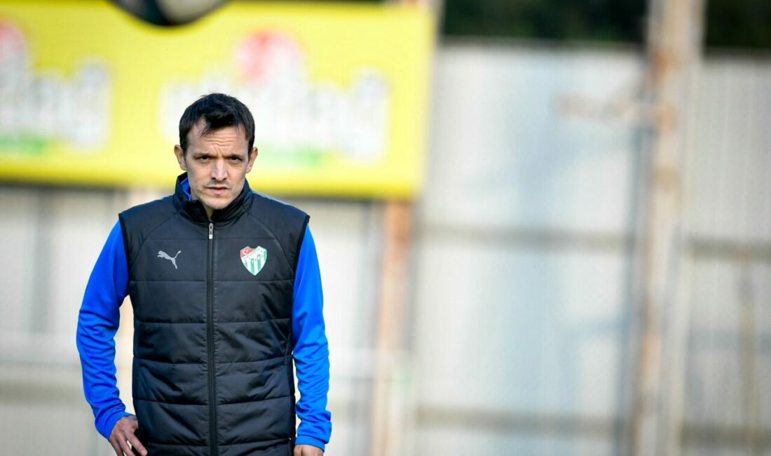 Bursaspor’un hocası Batalla’dan önemli açıklamalar: Rehavete kapılmak yok! Bursaspor Teknik Direktörü Pablo Martin Batalla, 23 Elazığ Futbol Kulübü