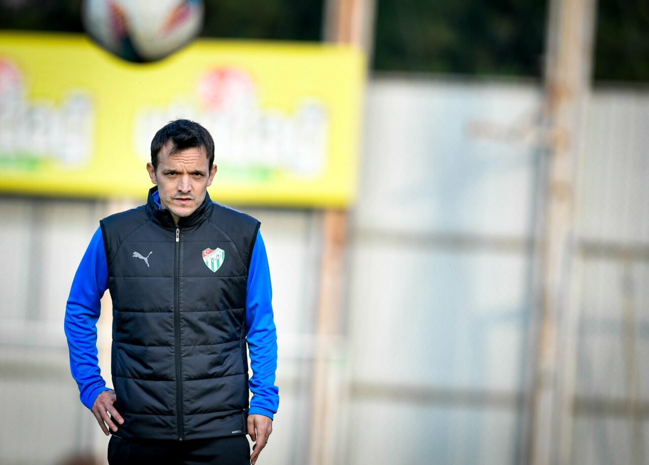 Bursaspor Teknik Direktörü Pablo Martin Batalla, 23 Elazığ Futbol Kulübü