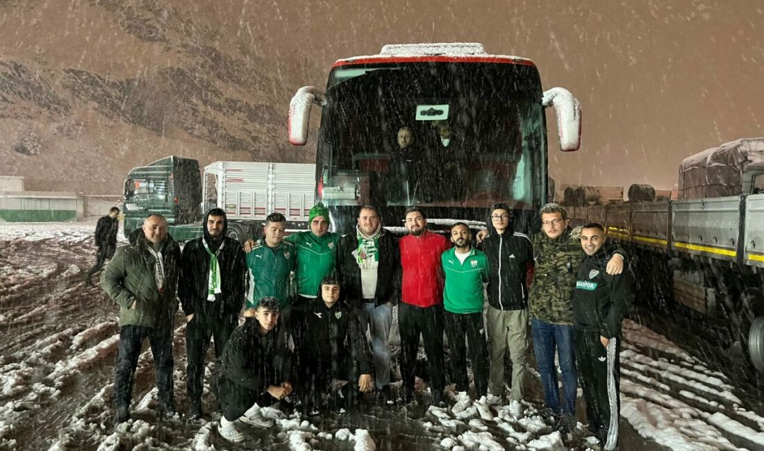 Bursaspor taraftarının çile dolu Elazığ yolculuğu Elazığ yolculuğu sırasında araçları Malatya ve Kahramanmaraş civarında kara saplanan