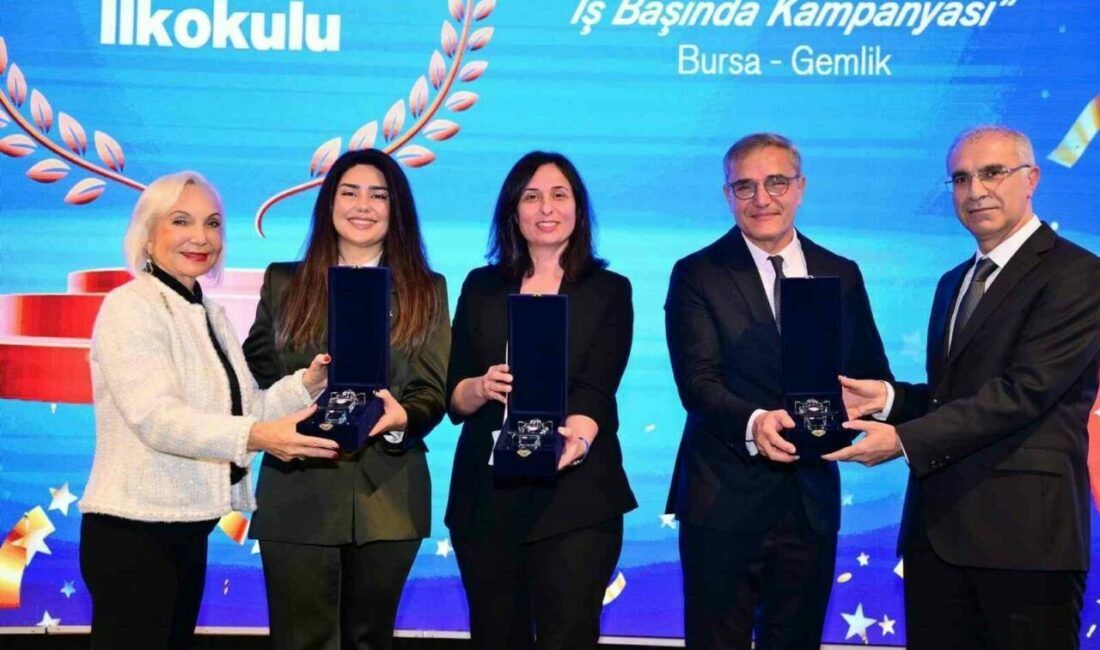 Gemlik 11 Eylül İlkokulu Türkiye 3.’sü oldu Milli Eğitim Bakanlığı ve Opet Petrolcülük A.Ş.’nin ortaklaşa yürüttüğü “Tertemiz