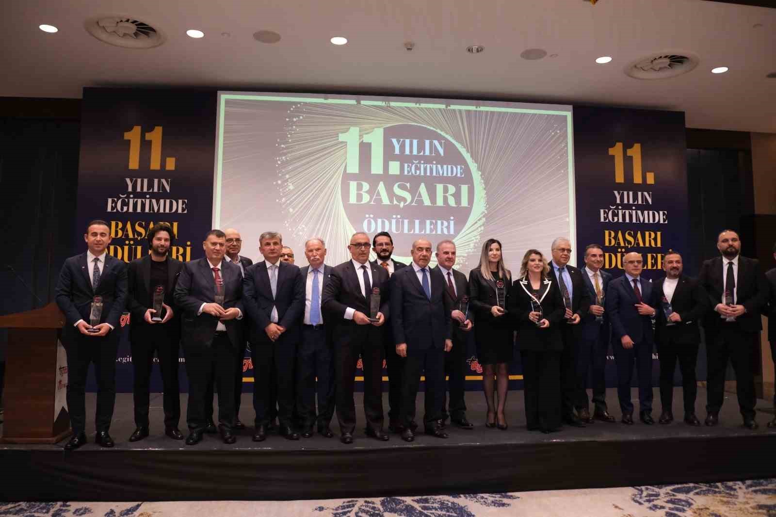 GIYASETTİN BİNGÖL'E YAŞAM BOYU EĞİTİM ÖDÜLÜ