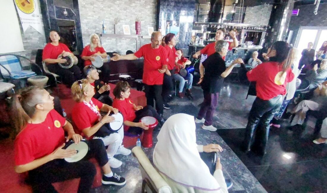 Huzur evi sakinleri gönüllerince eğlendi DÜM KA RİTİM TOPLULUĞU, MUDANYA HUZUREVİ VE YAŞLI BAKIM MERKEZİ’NDEKİ